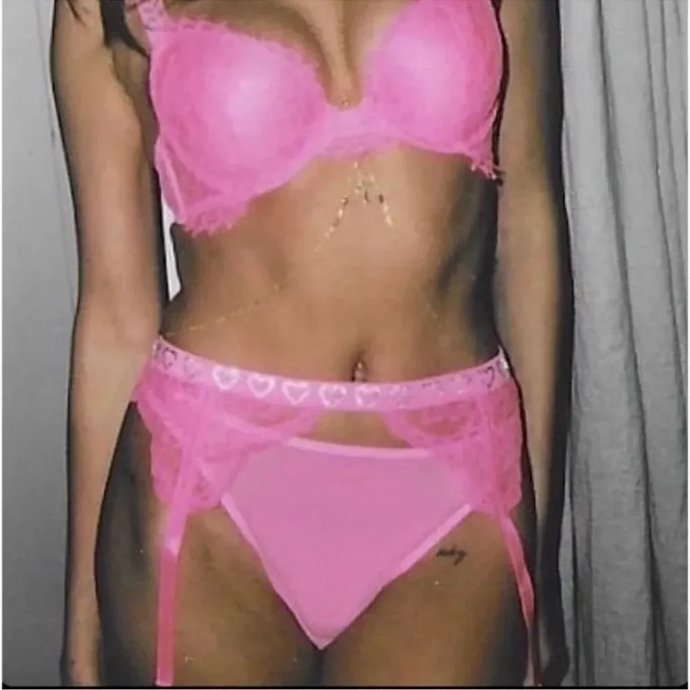 Victoria’s Secret Very Sexy Pink Lace Crystal Hearts Strap Garter Belt Pink Xs/S
